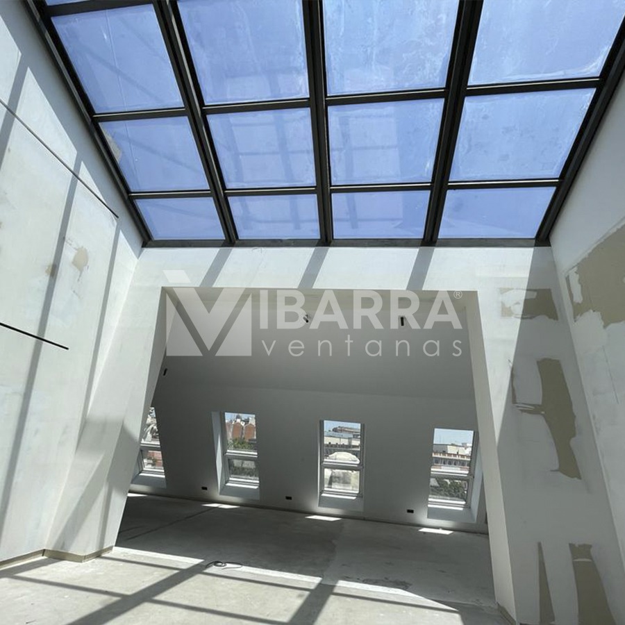 Foto “plaza-marques-salamanca-2”  de la galería Instalación de techo móvil y ventanas VELUX | Ibarra Ventanas