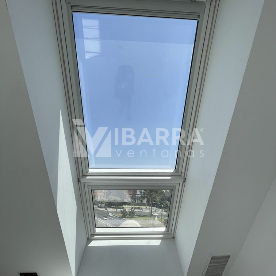 Foto “plaza-marques-salamanca-4”  de la galería Instalación de techo móvil y ventanas VELUX | Ibarra Ventanas