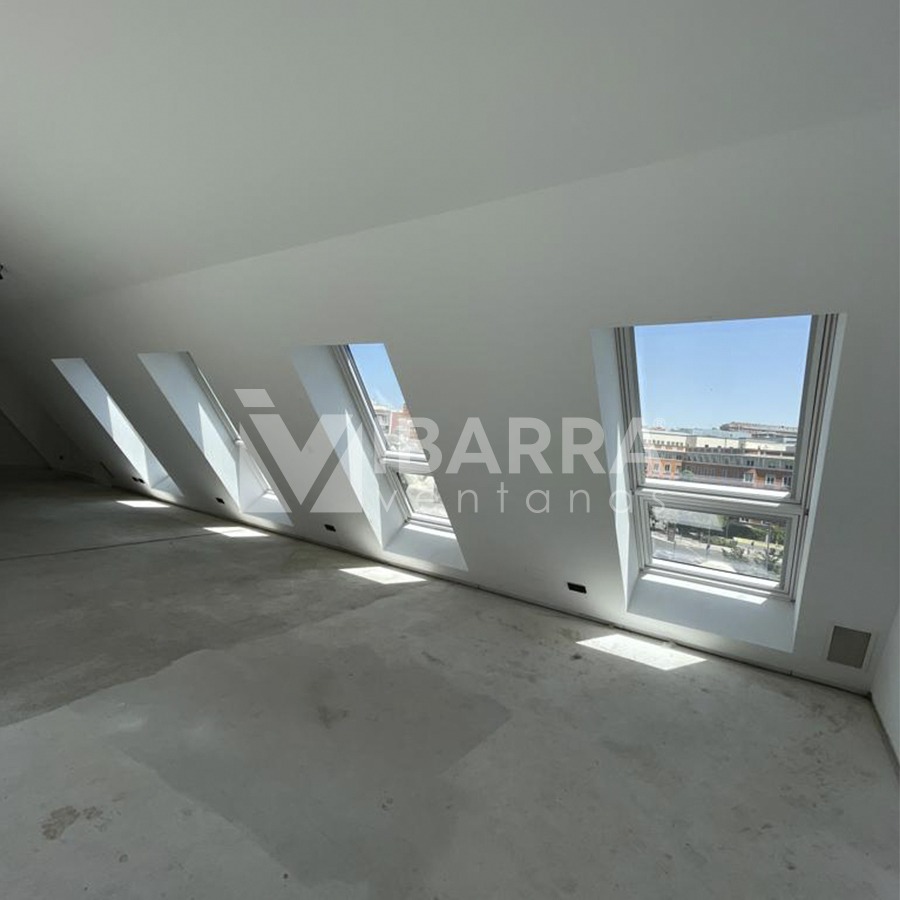 Foto “plaza-marques-salamanca-5”  de la galería Instalación de techo móvil y ventanas VELUX | Ibarra Ventanas